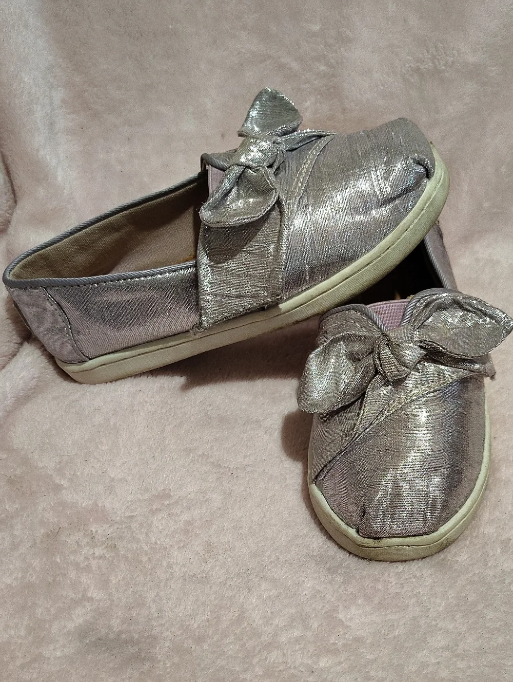 TOMS Girl's Rose Silver Bow Slip-On Flats